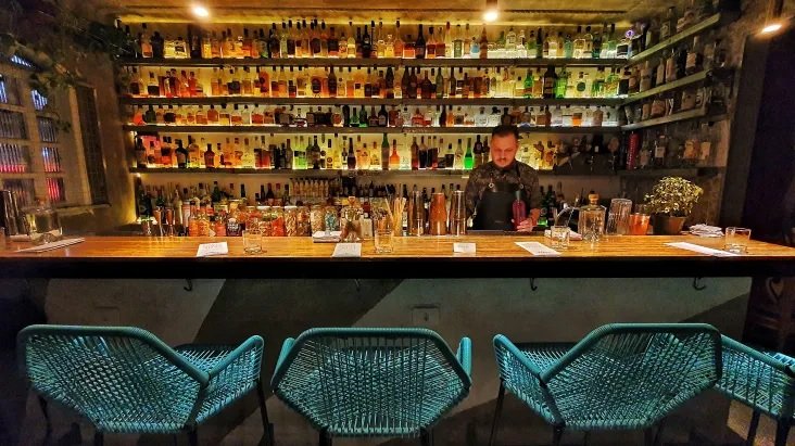 Bar